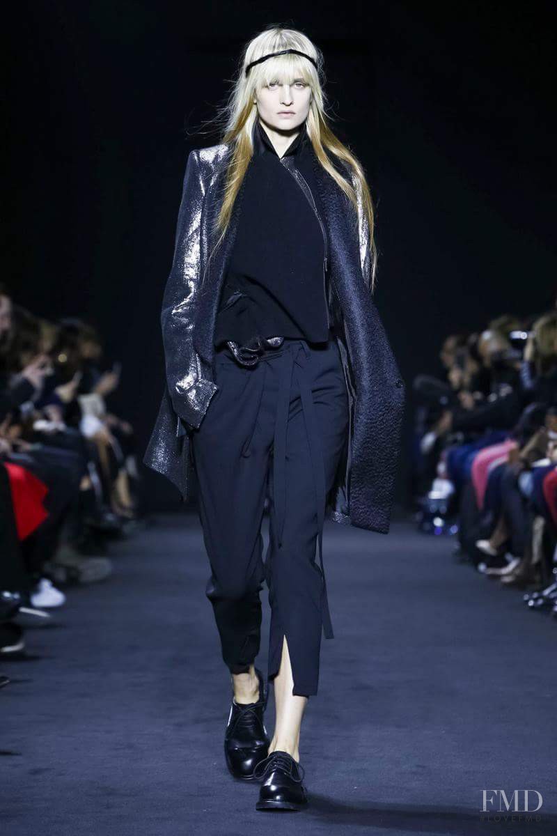 Ann Demeulemeester fashion show for Autumn/Winter 2016