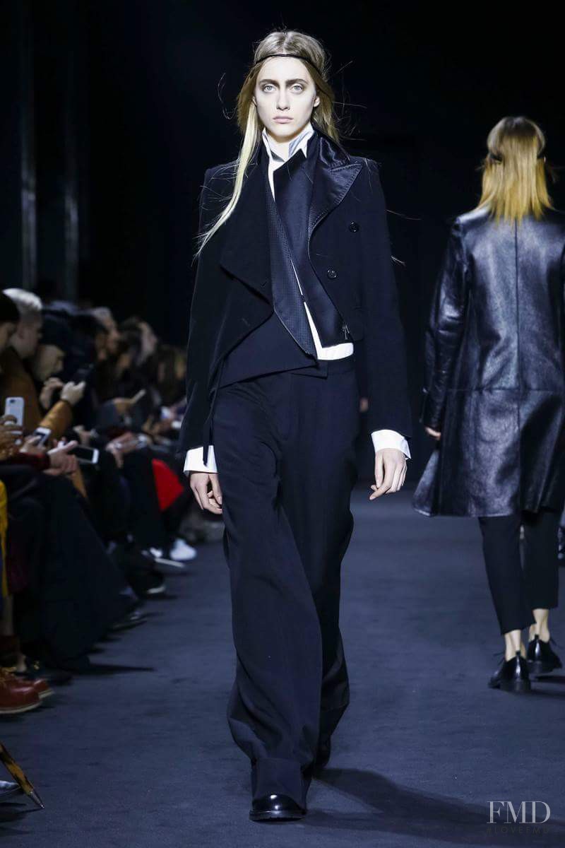 Ann Demeulemeester fashion show for Autumn/Winter 2016