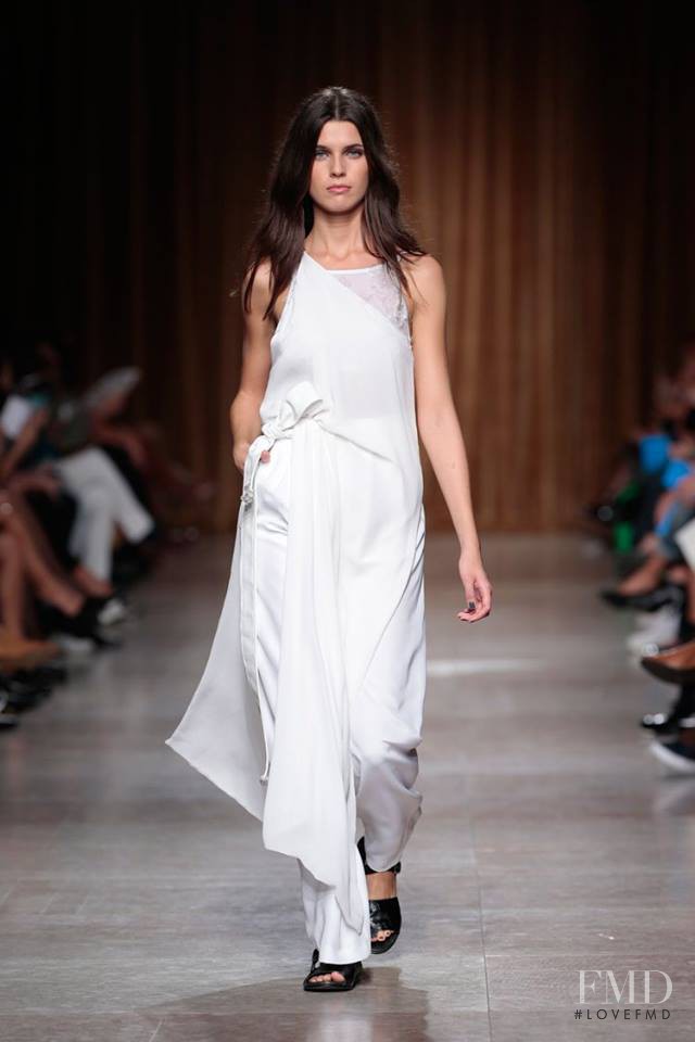 Carolina Capitao featured in  the Ricardo Preto fashion show for Spring/Summer 2016