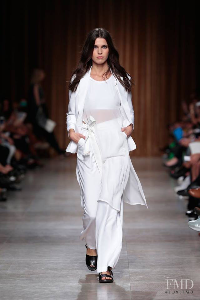 Carolina Capitao featured in  the Ricardo Preto fashion show for Spring/Summer 2016