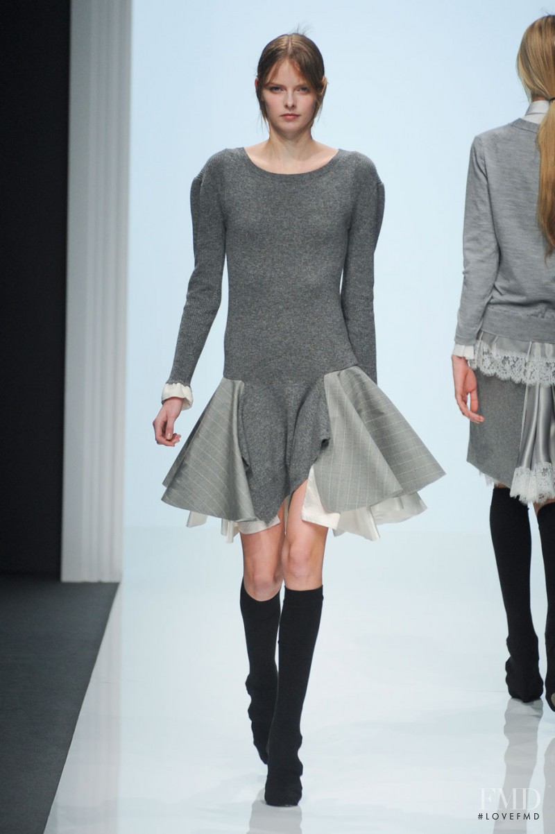 Elza Luijendijk Matiz featured in  the Sacai fashion show for Autumn/Winter 2012