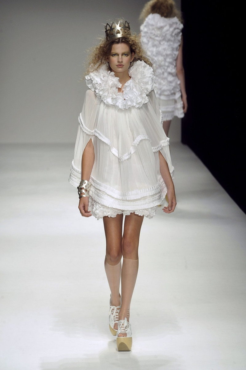 John Rocha fashion show for Spring/Summer 2010