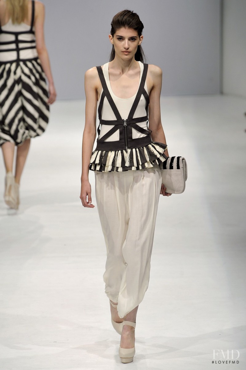 Sass & Bide fashion show for Spring/Summer 2010