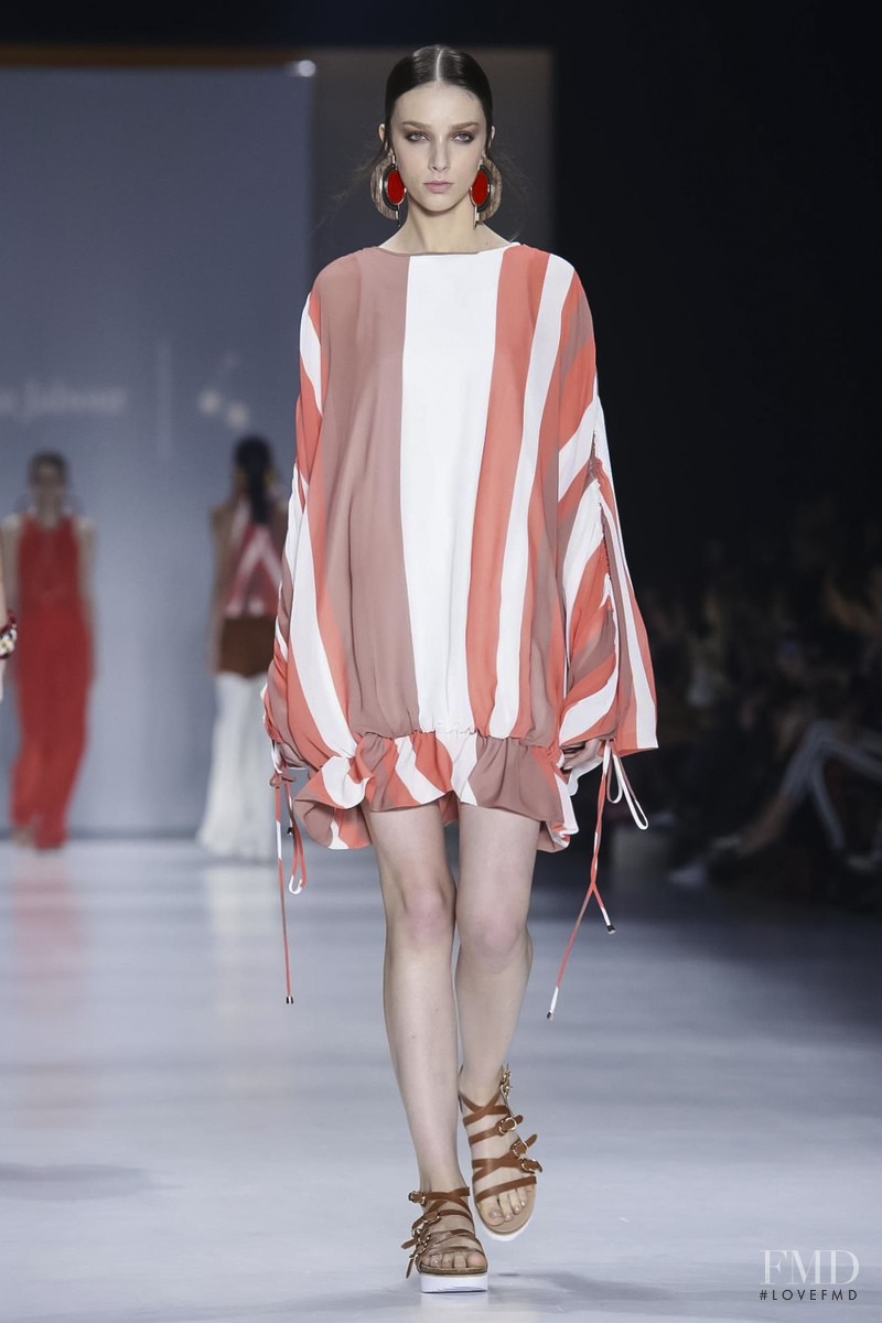 Juliana Jabour fashion show for Spring/Summer 2016