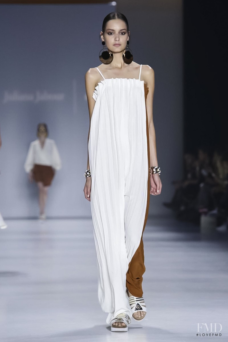 Juliana Jabour fashion show for Spring/Summer 2016