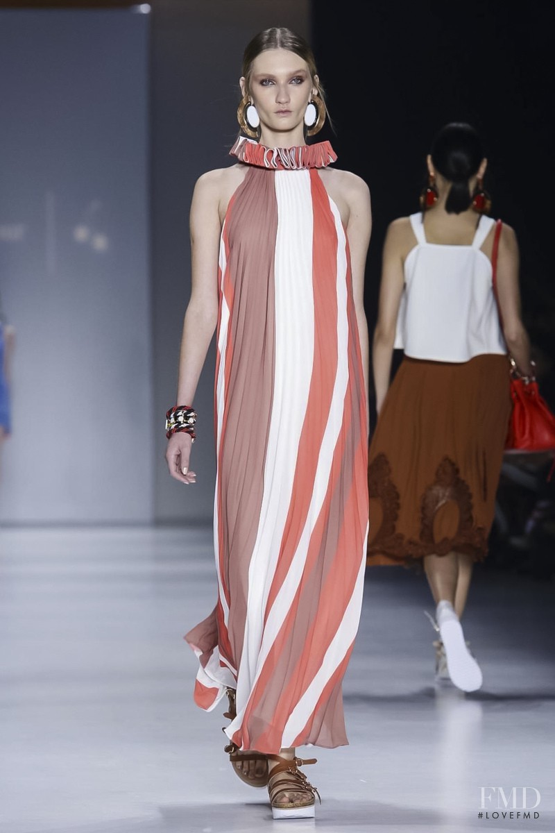 Juliana Jabour fashion show for Spring/Summer 2016