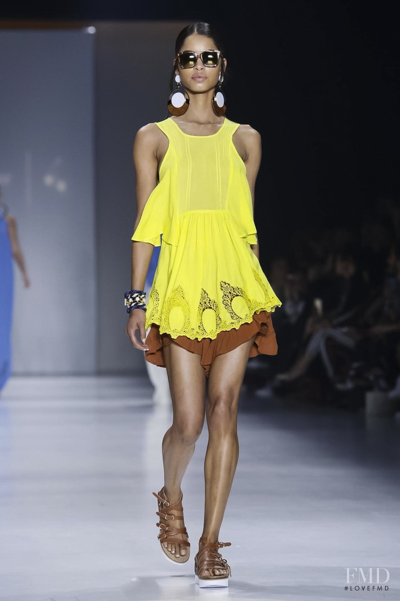 Karol Santos featured in  the Juliana Jabour fashion show for Spring/Summer 2016