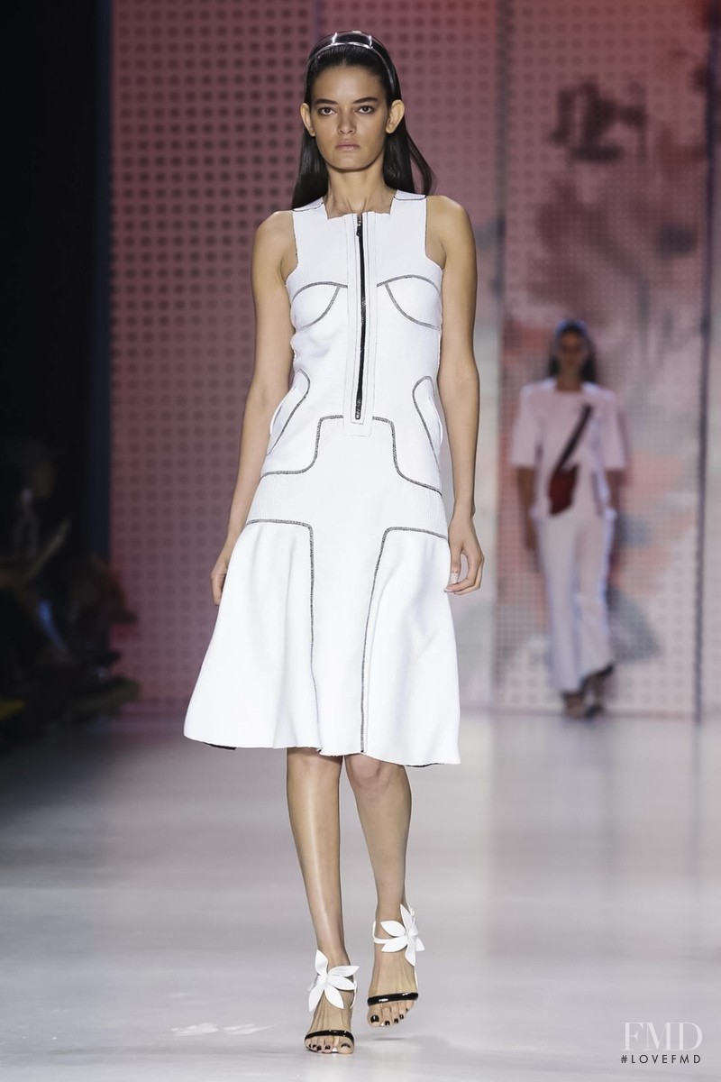 Wanessa Milhomem featured in  the Sacada fashion show for Spring/Summer 2016