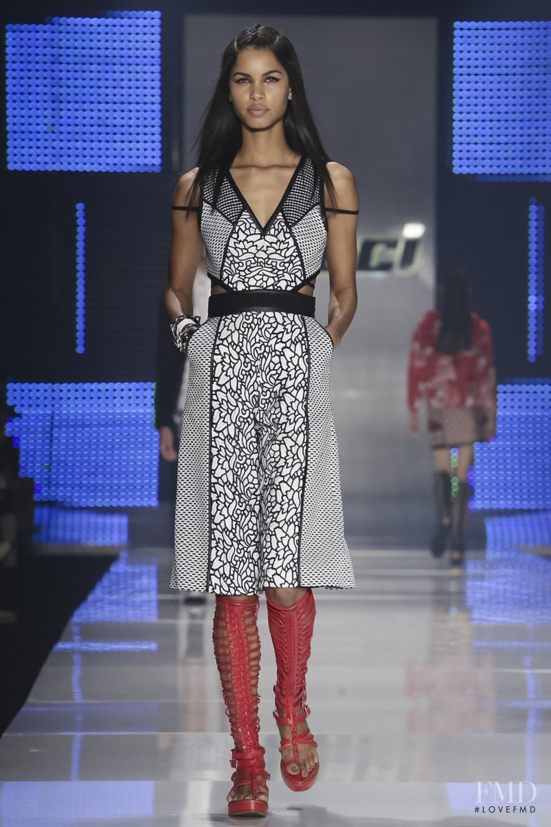Karol Santos featured in  the Colcci fashion show for Spring/Summer 2016