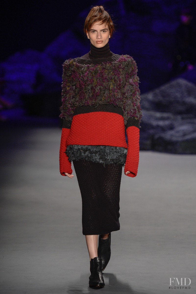 Linda Helena featured in  the Fernanda Yamamoto fashion show for Autumn/Winter 2015
