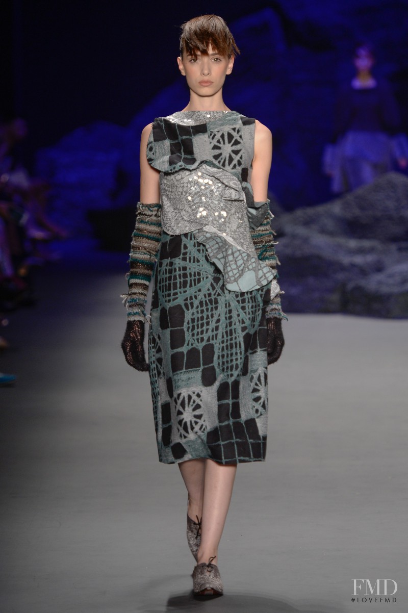 Jaque Cantelli featured in  the Fernanda Yamamoto fashion show for Autumn/Winter 2015