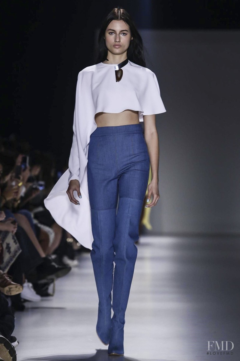 Bruna Ludtke featured in  the Wagner Kallieno fashion show for Spring/Summer 2016