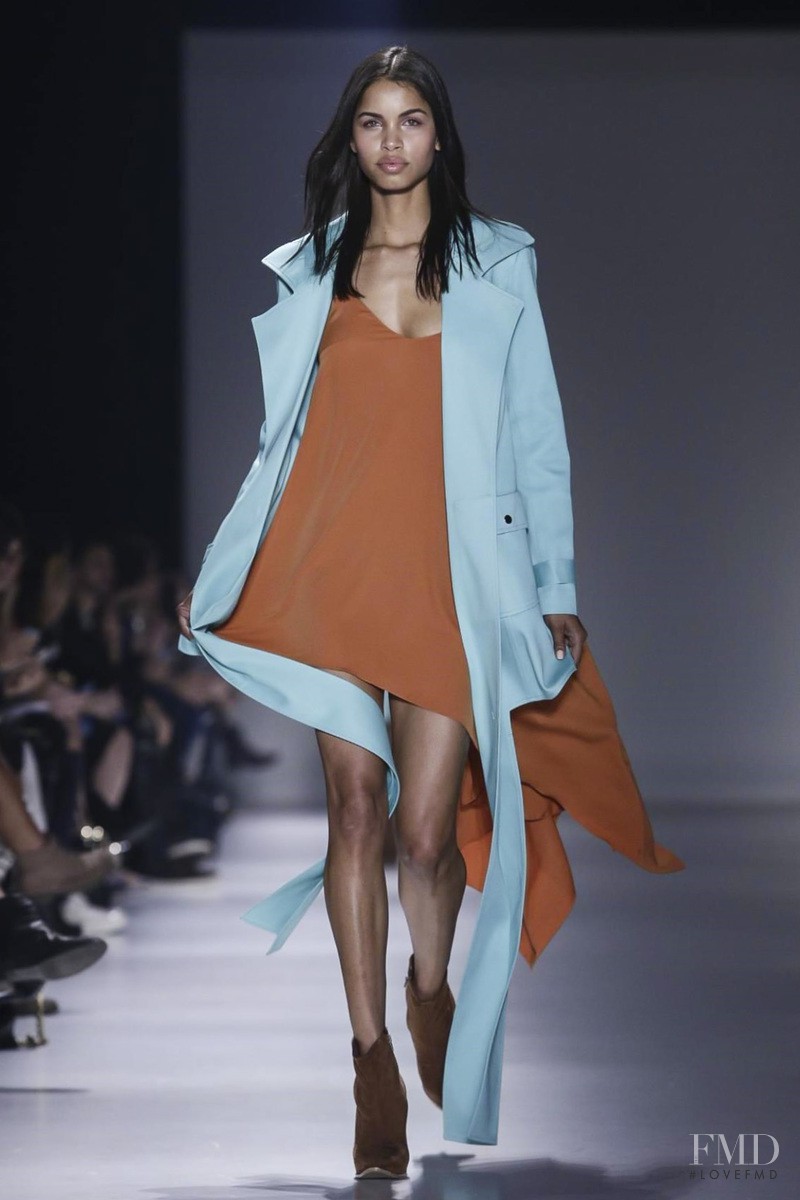 Karol Santos featured in  the Wagner Kallieno fashion show for Spring/Summer 2016