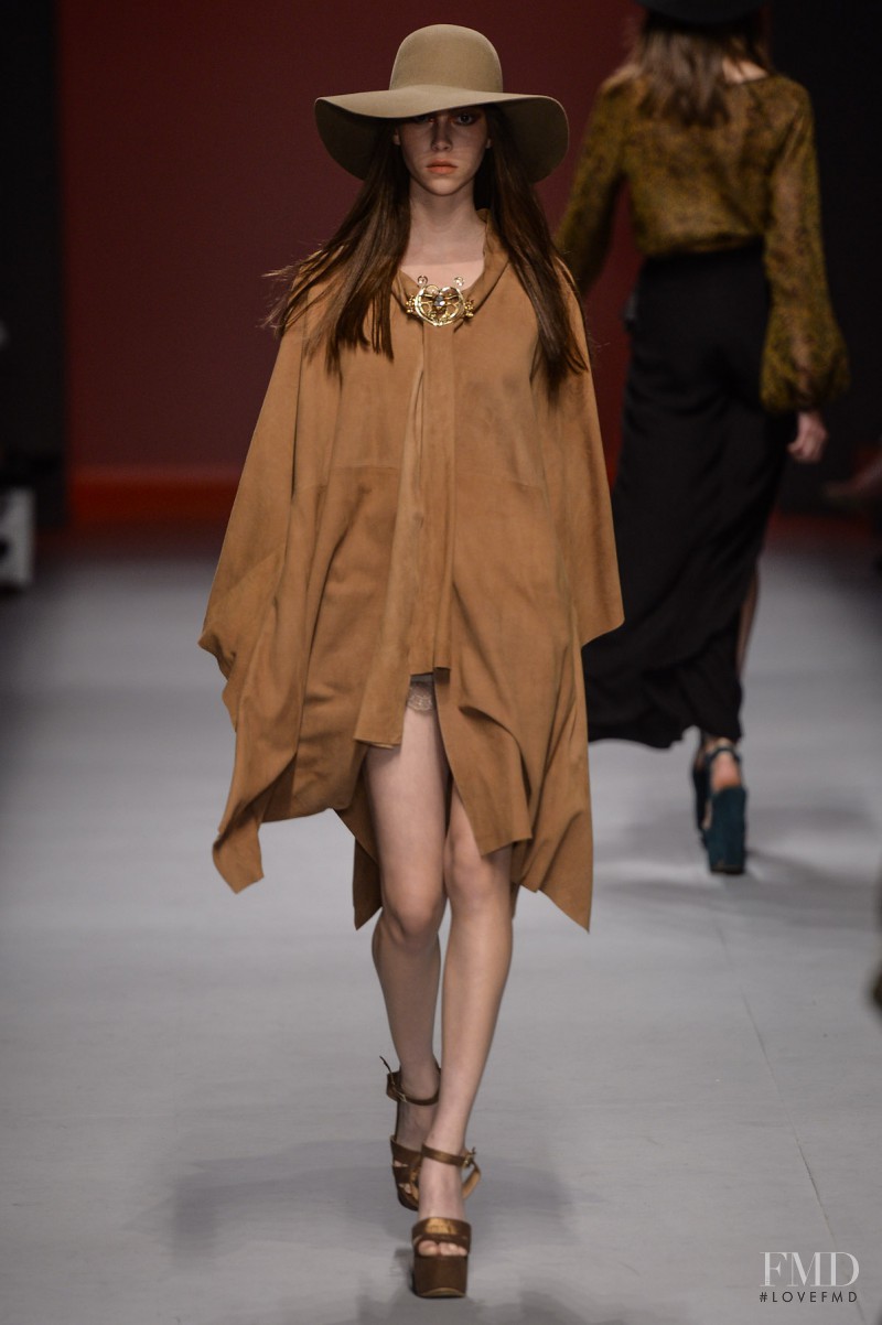 Lorena Maraschi featured in  the Helo Rocha - Teca fashion show for Autumn/Winter 2014