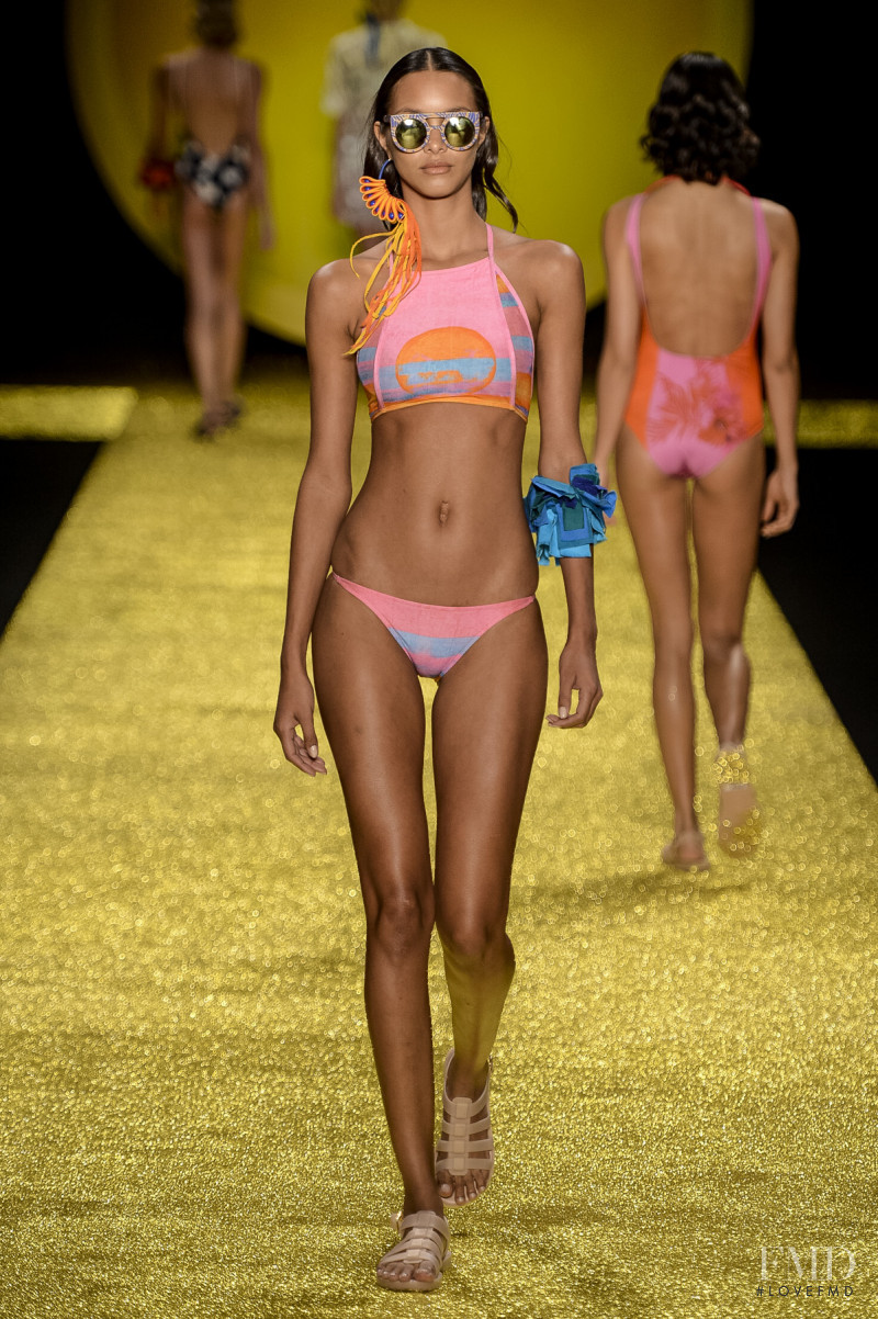 Lais Ribeiro featured in  the Salinas fashion show for Spring/Summer 2015