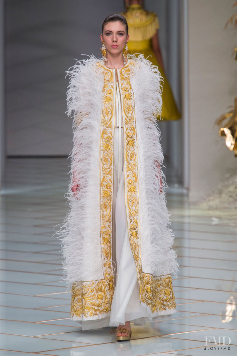 Guo Pei fashion show for Spring/Summer 2016