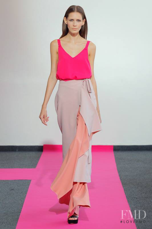 Ella Zadavysvichka featured in  the Diogo Miranda fashion show for Spring/Summer 2016