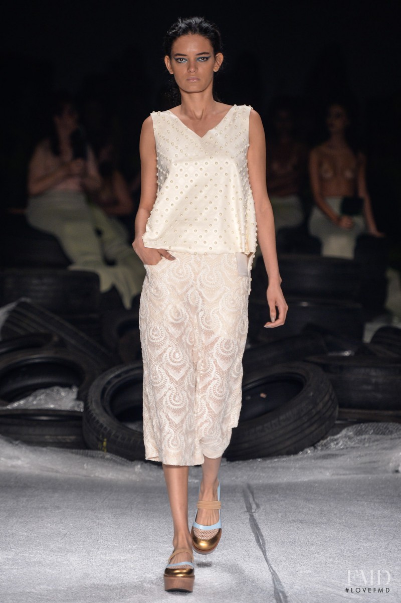 Wanessa Milhomem featured in  the Ronaldo Fraga fashion show for Spring/Summer 2016