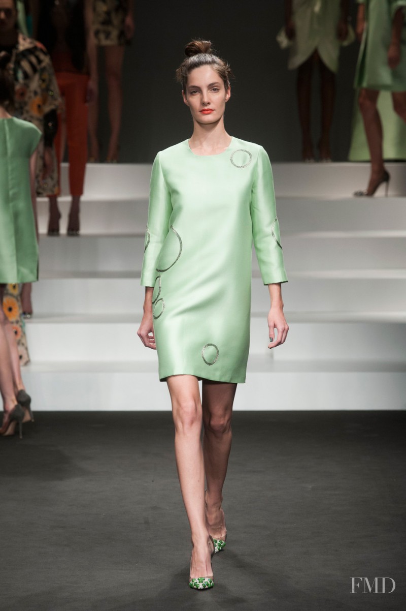 Mariana Coldebella featured in  the Jo No Fui fashion show for Spring/Summer 2014