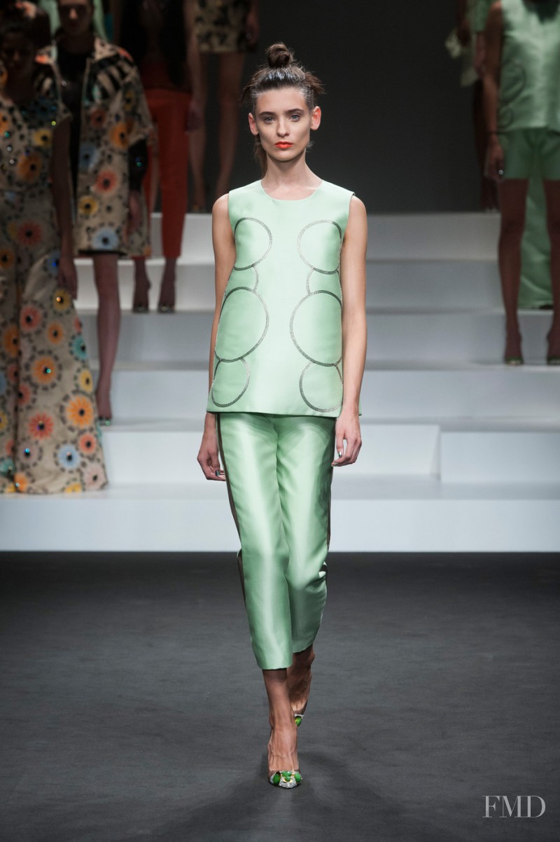 Carolina Thaler featured in  the Jo No Fui fashion show for Spring/Summer 2014