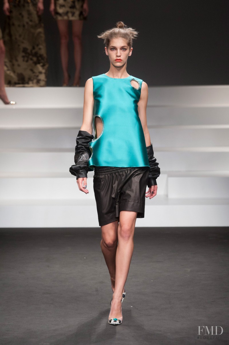 Samantha Gradoville featured in  the Jo No Fui fashion show for Spring/Summer 2014