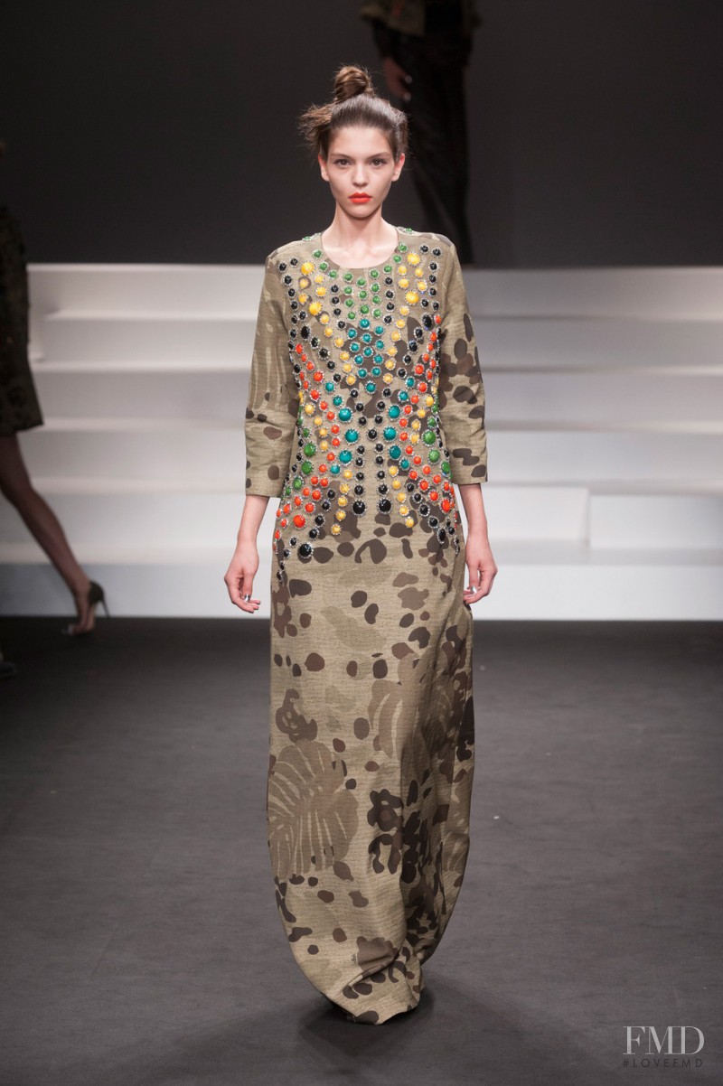 Kate Bogucharskaia featured in  the Jo No Fui fashion show for Spring/Summer 2014