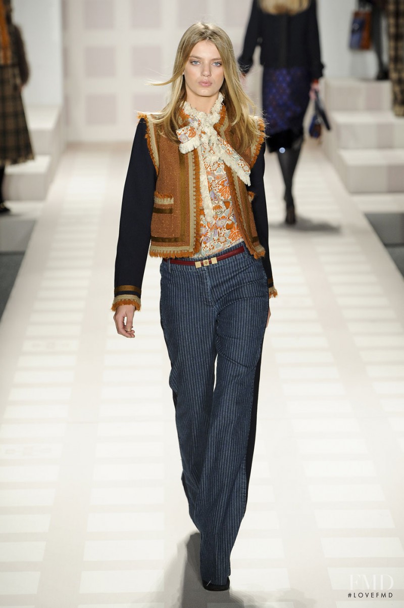Bregje Heinen featured in  the Tory Burch fashion show for Autumn/Winter 2011