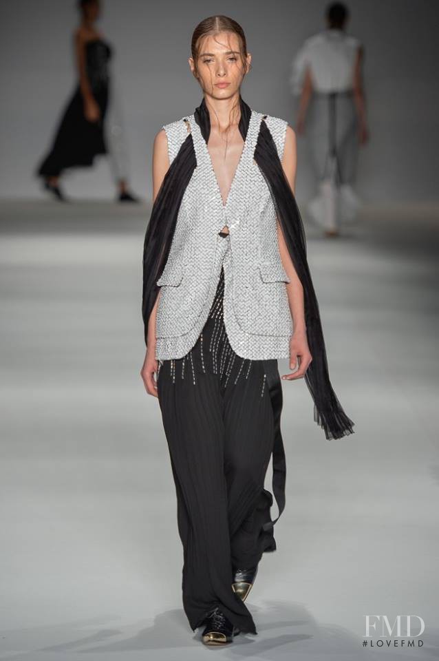Jaque Cantelli featured in  the Apartamento 03 fashion show for Spring/Summer 2016