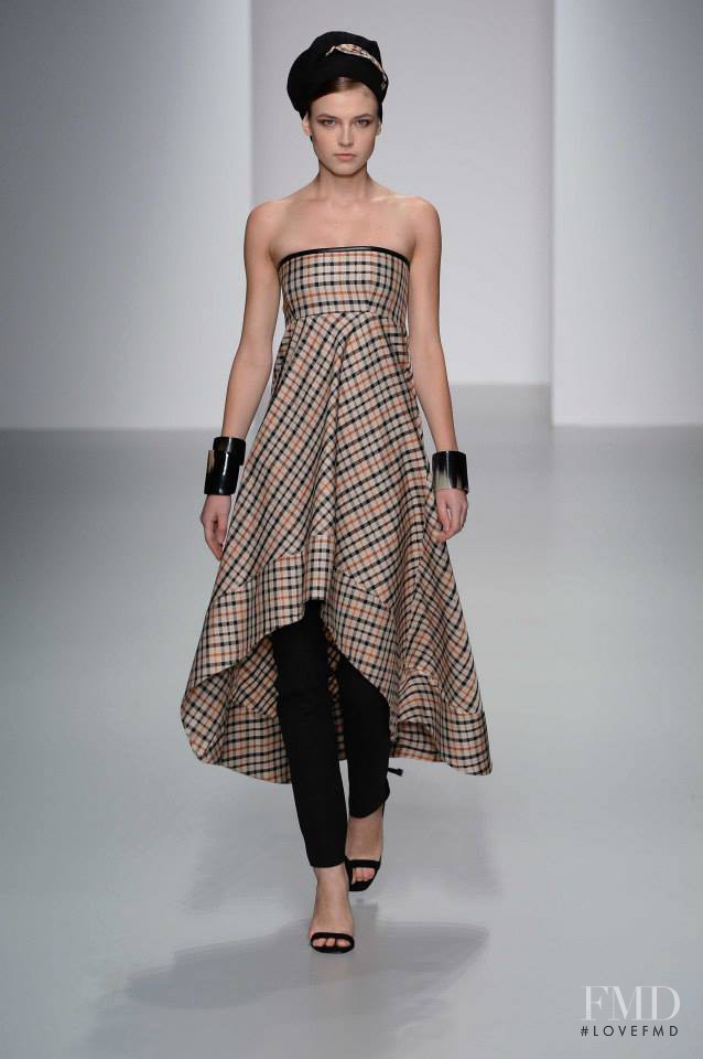 DAKS fashion show for Spring/Summer 2014