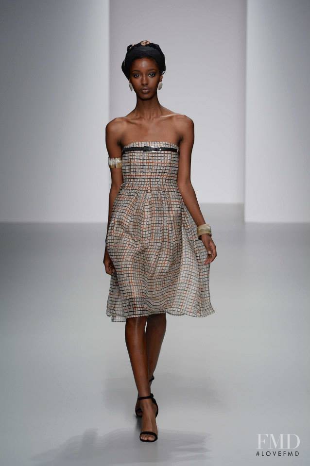 DAKS fashion show for Spring/Summer 2014