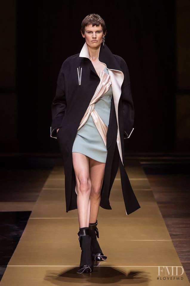 Saskia de Brauw featured in  the Atelier Versace fashion show for Autumn/Winter 2016