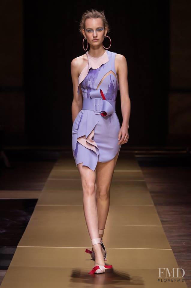 Maartje Verhoef featured in  the Atelier Versace fashion show for Autumn/Winter 2016