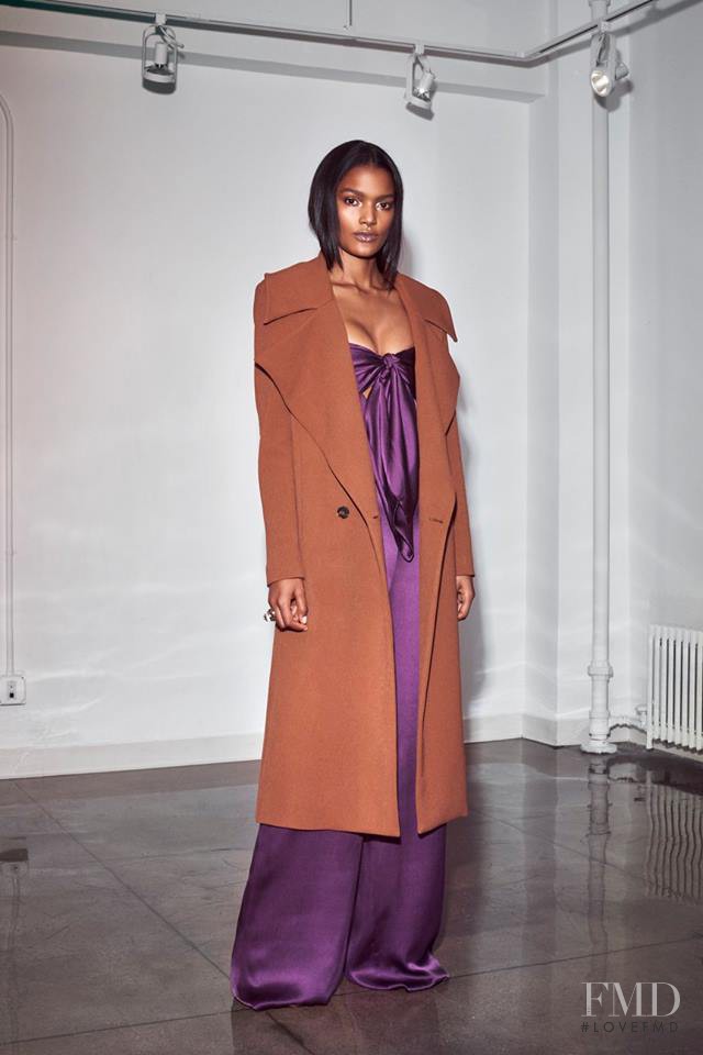 Nadia Araujo featured in  the Cushnie Et Ochs fashion show for Pre-Fall 2016