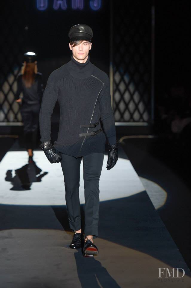 DAKS fashion show for Autumn/Winter 2015