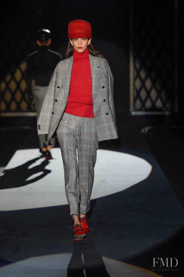 DAKS fashion show for Autumn/Winter 2015