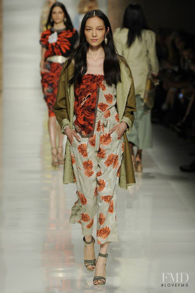 Fei Fei Sun featured in  the Etro fashion show for Spring/Summer 2014