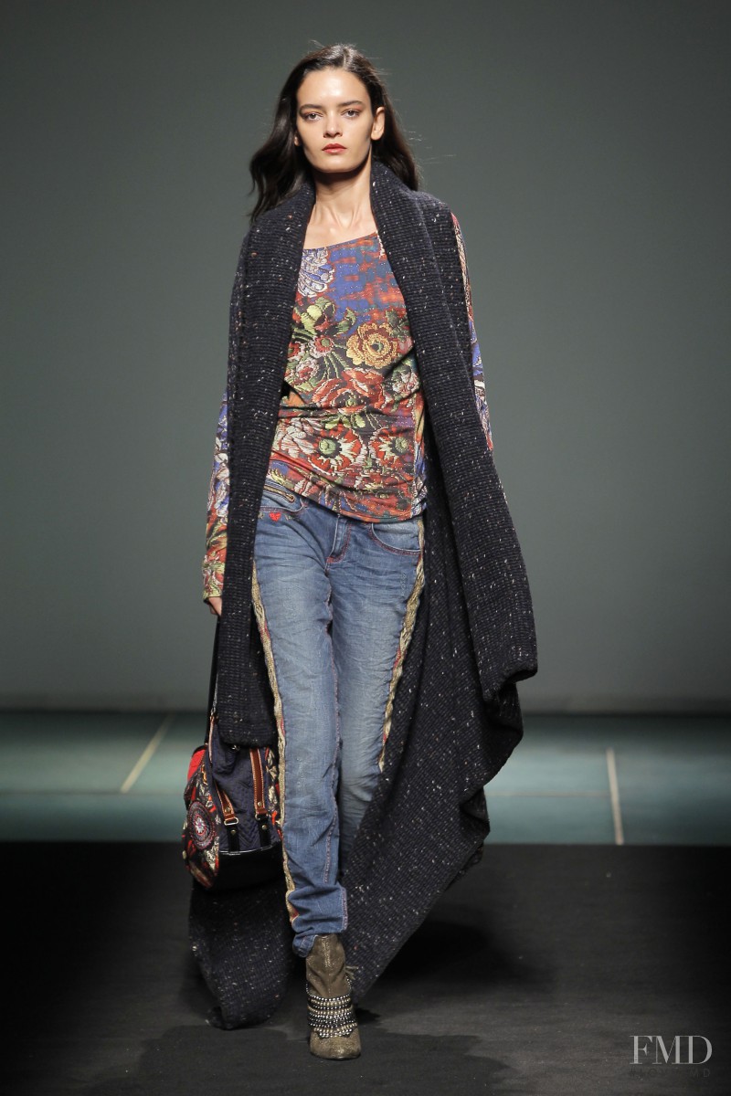 Wanessa Milhomem featured in  the Desigual fashion show for Autumn/Winter 2013