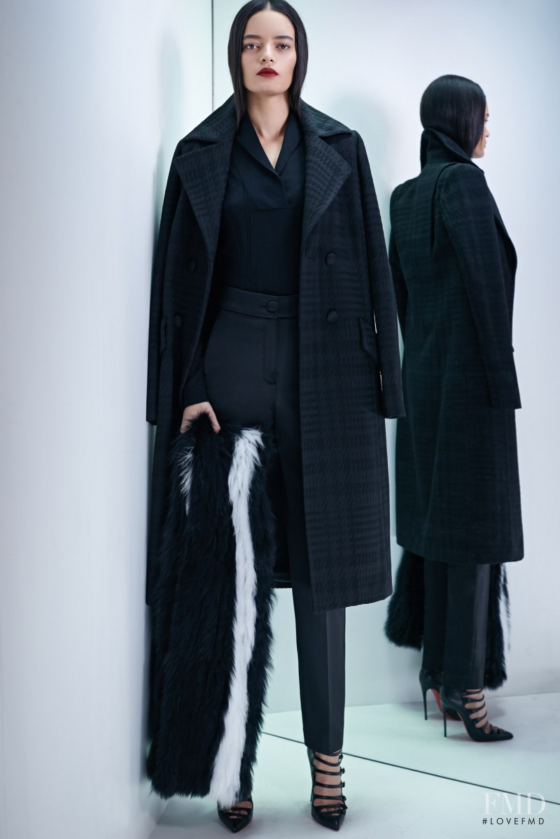 Wanessa Milhomem featured in  the Cushnie Et Ochs fashion show for Pre-Fall 2015