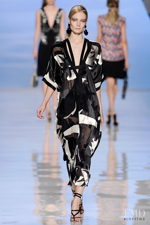 Melissa Tammerijn featured in  the Etro fashion show for Spring/Summer 2012