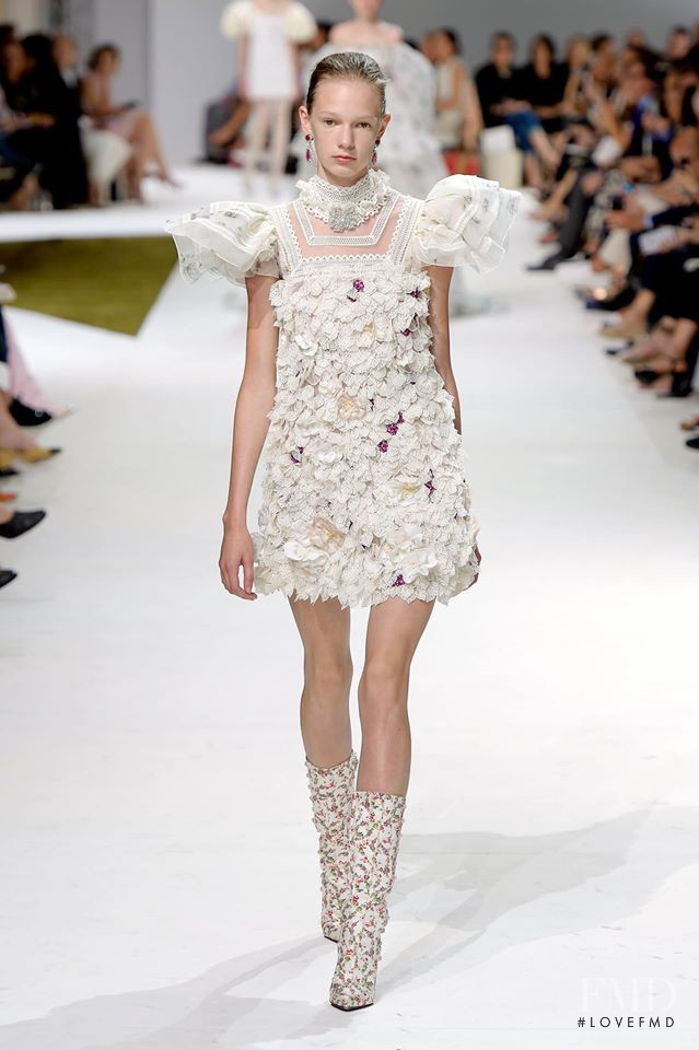 Giambattista Valli Haute Couture fashion show for Autumn/Winter 2016