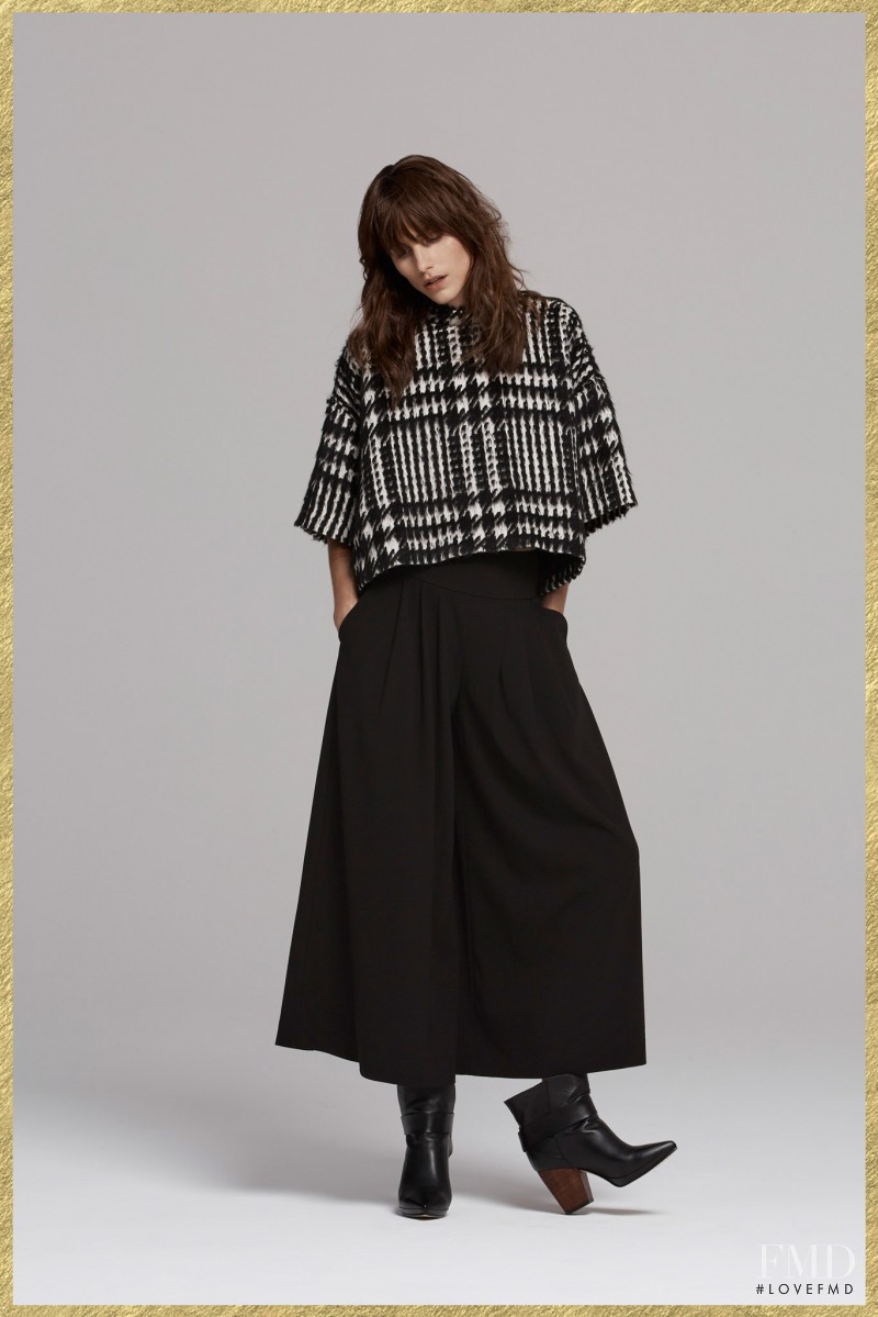 Langley Fox Hemingway featured in  the Sass & Bide fashion show for Pre-Fall 2015