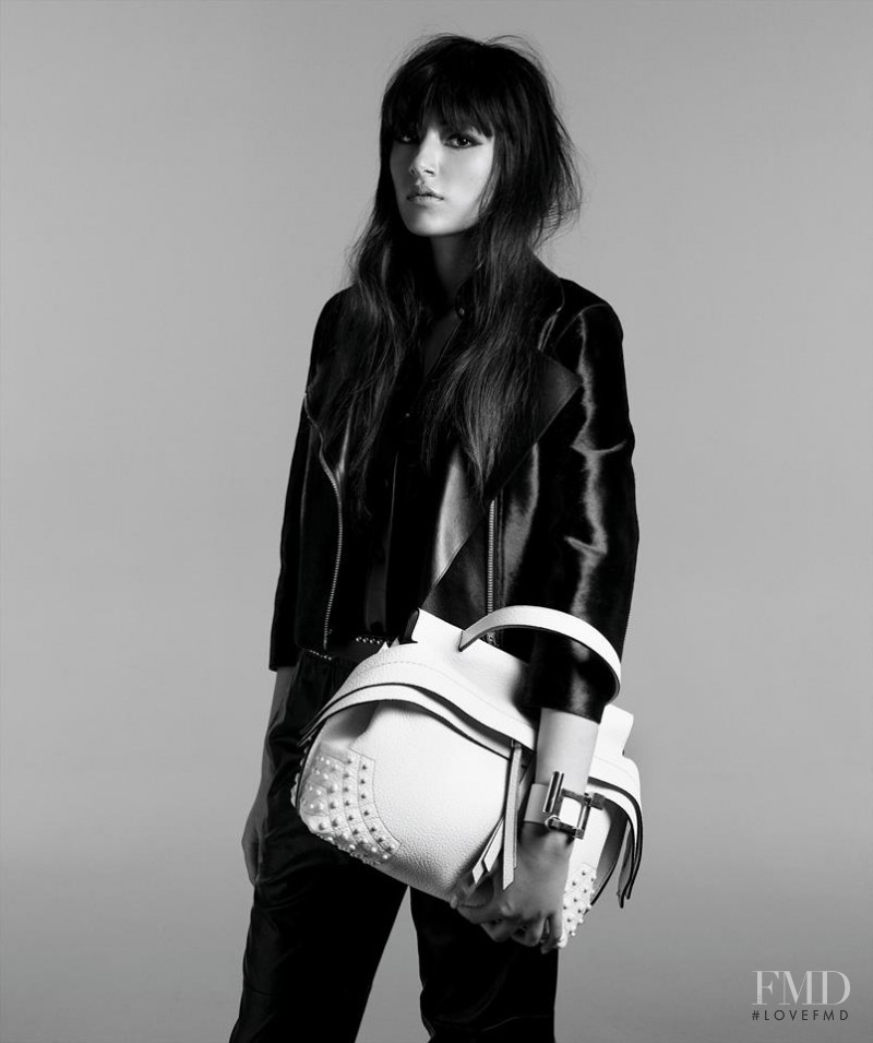 Cora Corre featured in  the Tod\'s Tod\'s Band- The Wave Bag advertisement for Autumn/Winter 2015