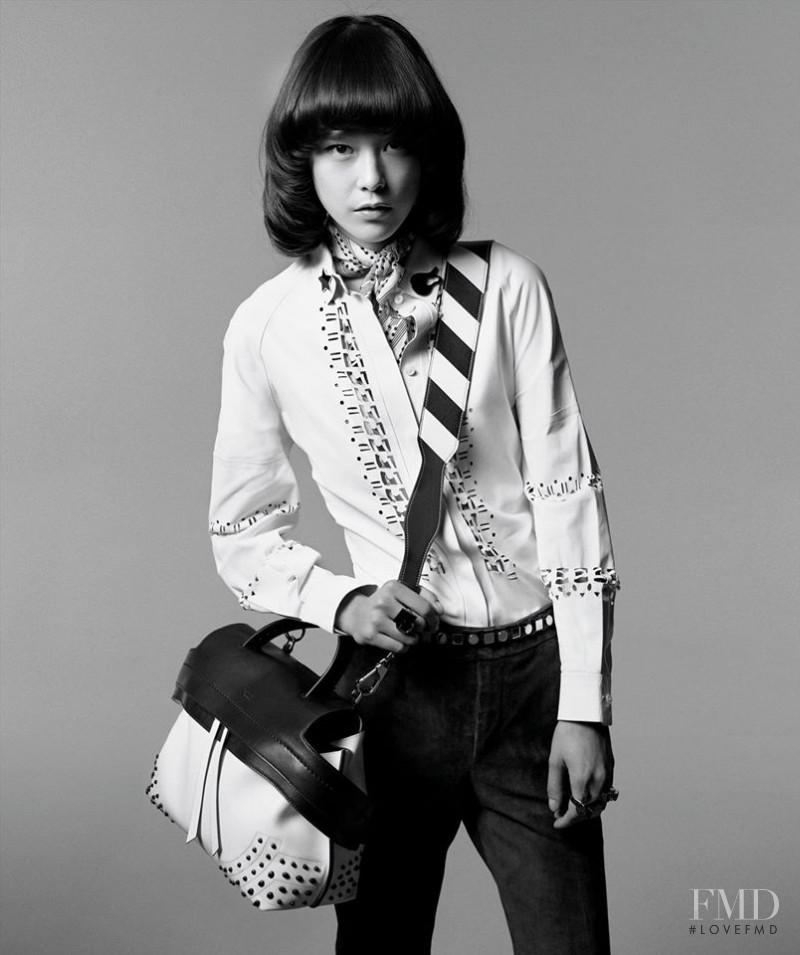 Mae Lapres featured in  the Tod\'s Tod\'s Band- The Wave Bag advertisement for Autumn/Winter 2015