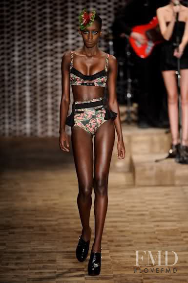 Viviane Oliveira featured in  the Rosa Chá fashion show for Spring/Summer 2011