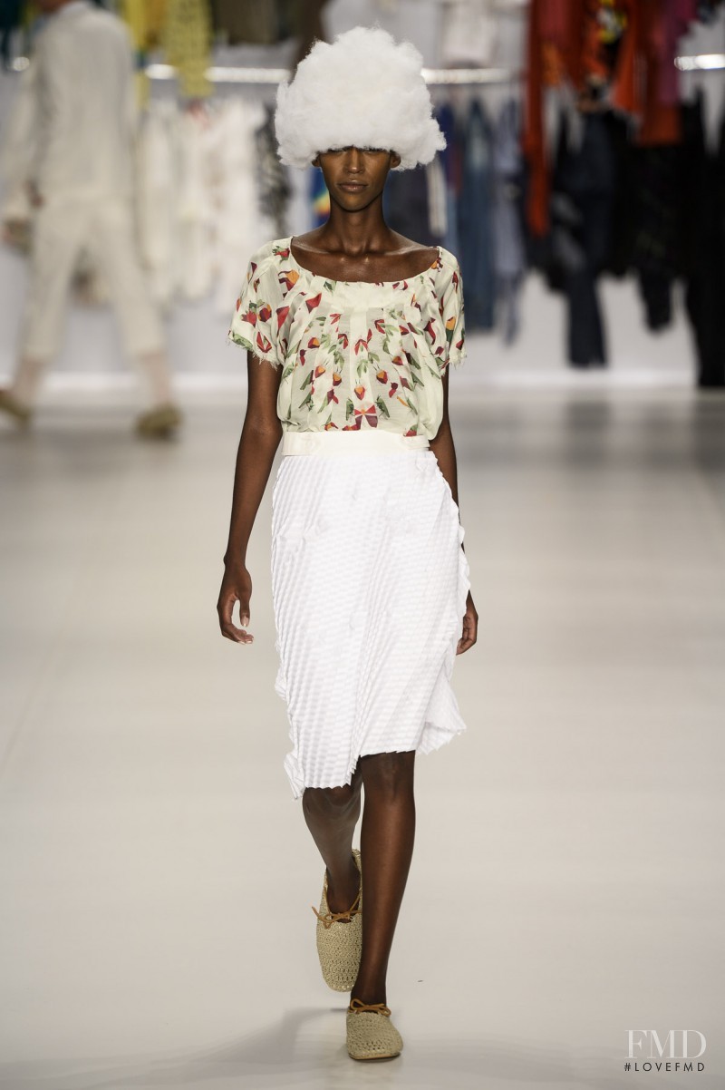 Viviane Oliveira featured in  the Oestudio fashion show for Spring/Summer 2014