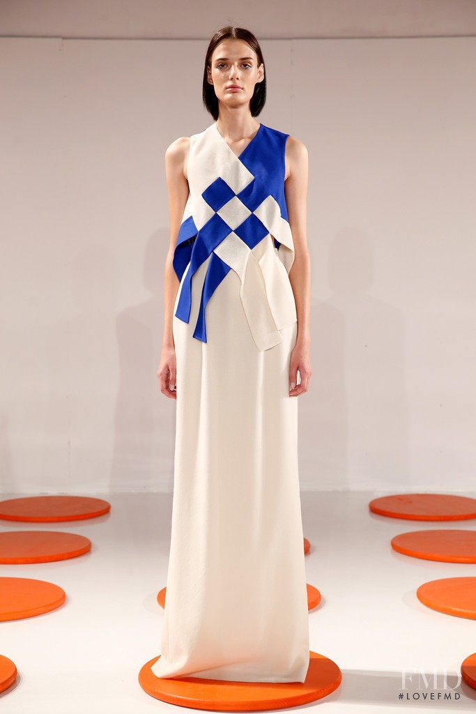 Marfa Zoe Manakh featured in  the Novis fashion show for Spring/Summer 2016