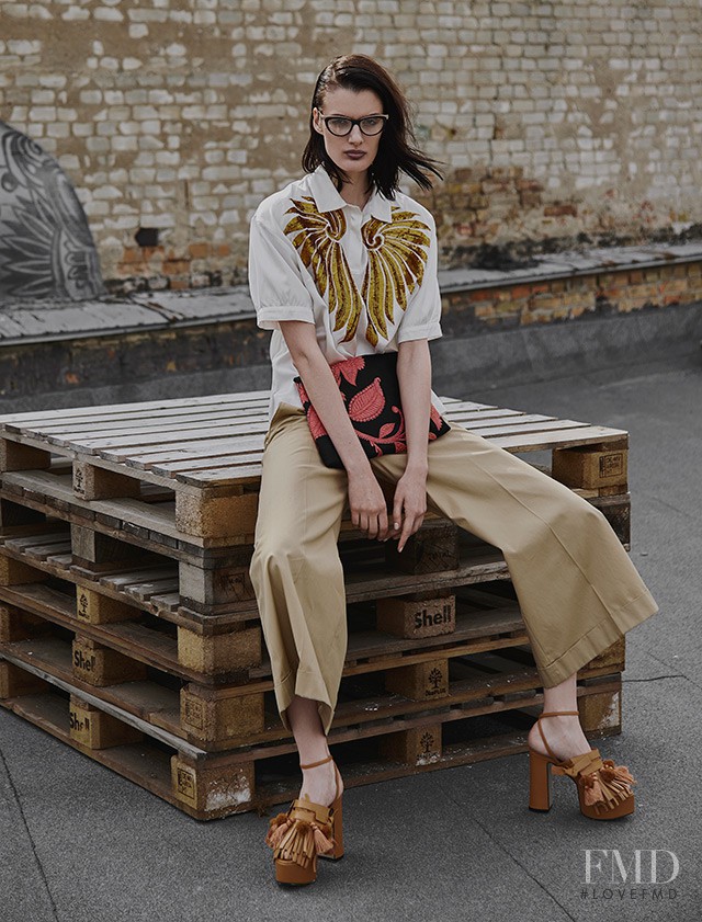 Marfa Zoe Manakh featured in  the Sanahunt lookbook for Spring/Summer 2016