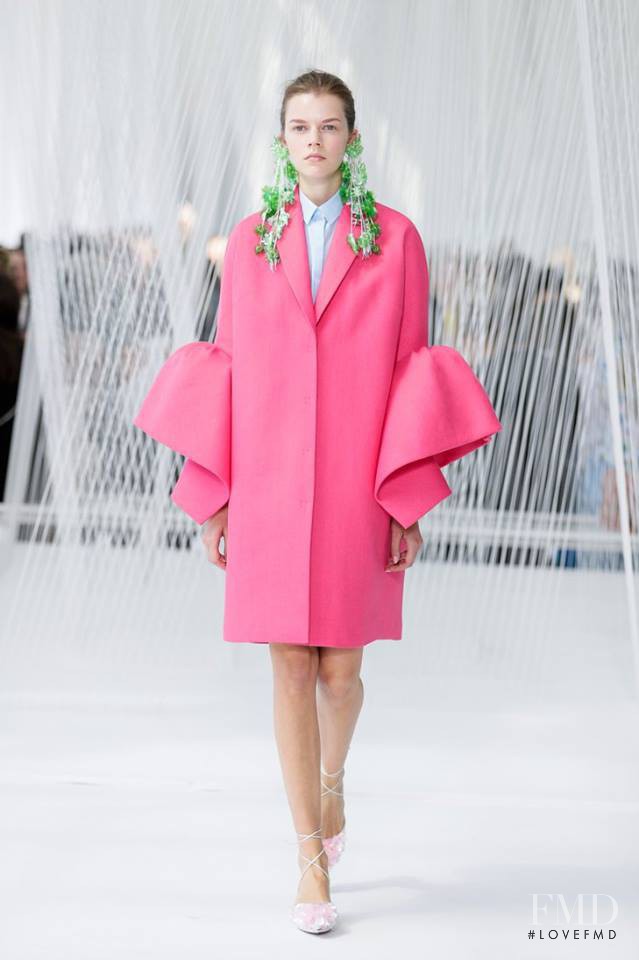 Antonia Wesseloh featured in  the Delpozo fashion show for Spring/Summer 2016