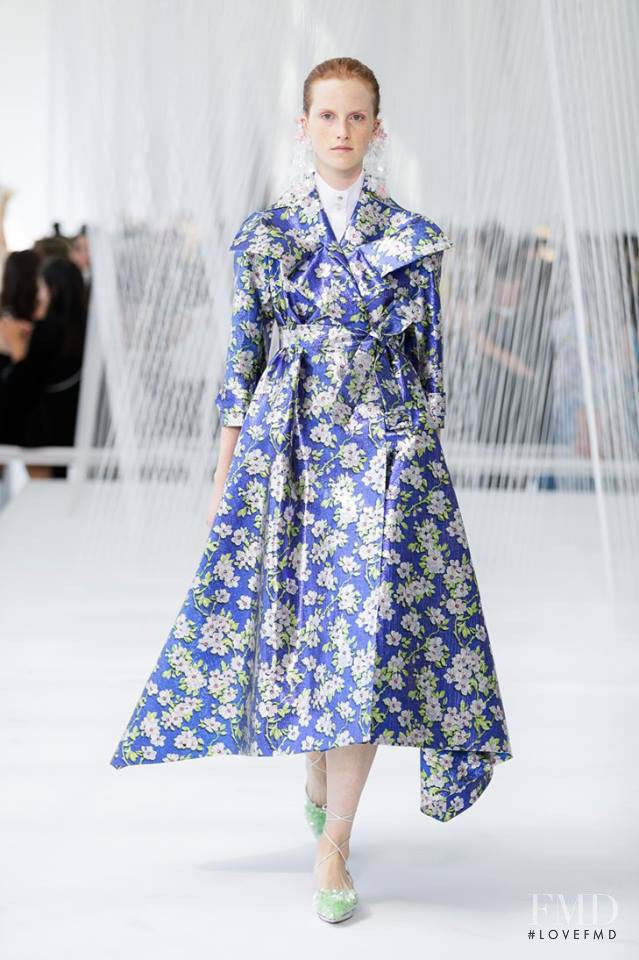 Magdalena Jasek featured in  the Delpozo fashion show for Spring/Summer 2016