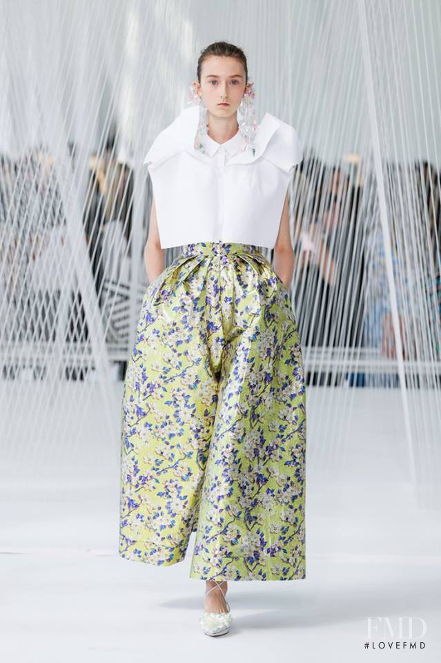 Klementyna Dmowska featured in  the Delpozo fashion show for Spring/Summer 2016